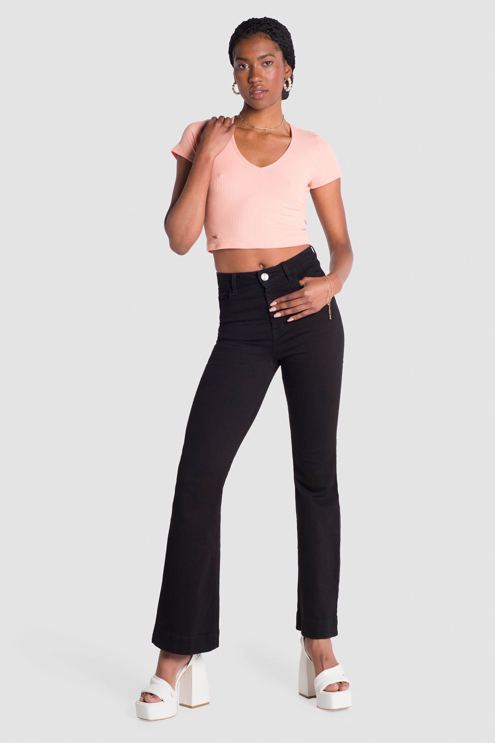 Jeans Acampanado Negro para Mujer Ruby Versatilidad Y Estilo